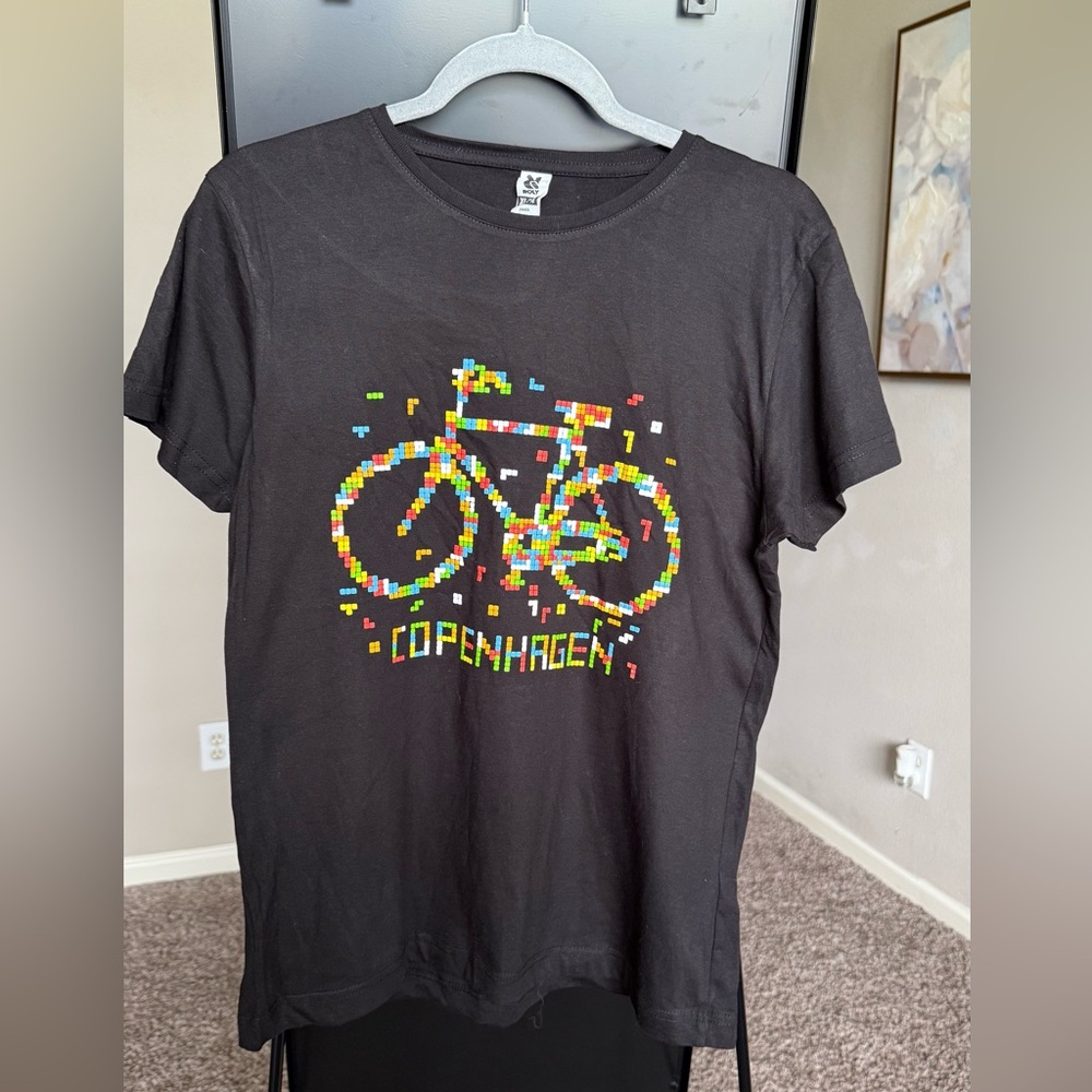 Roly Black T-Shirt with Vibrant Graphic